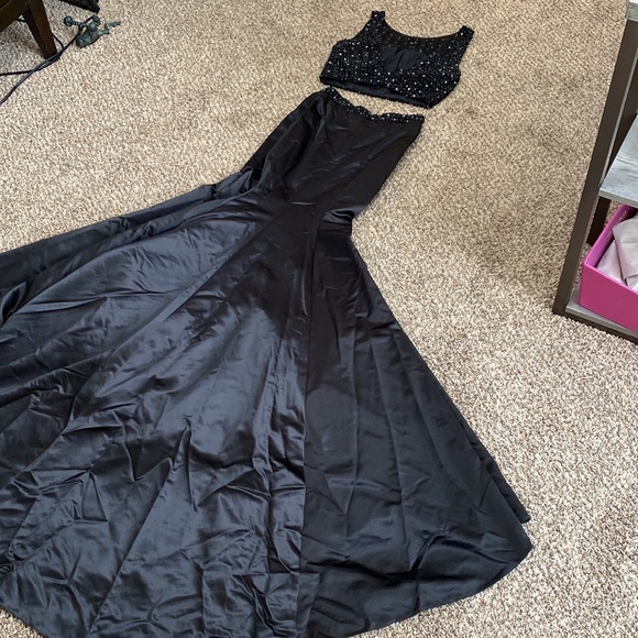 Sherri Hill Black Two Piece Gown - Picture 9 of 11